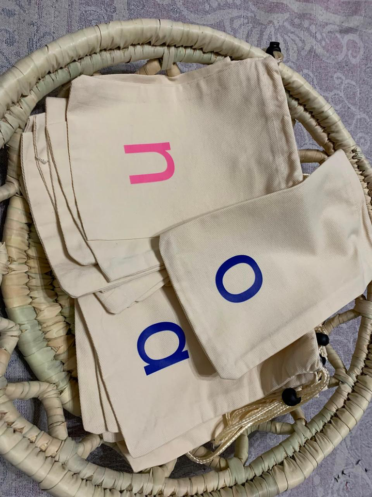 sound pouches English +box